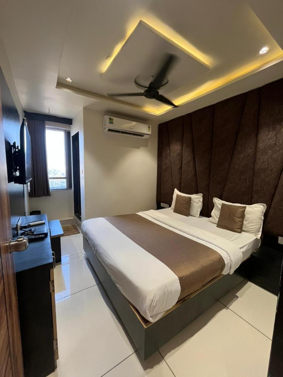 Prime View Hotel Ahmedabad Ngoại thất bức ảnh